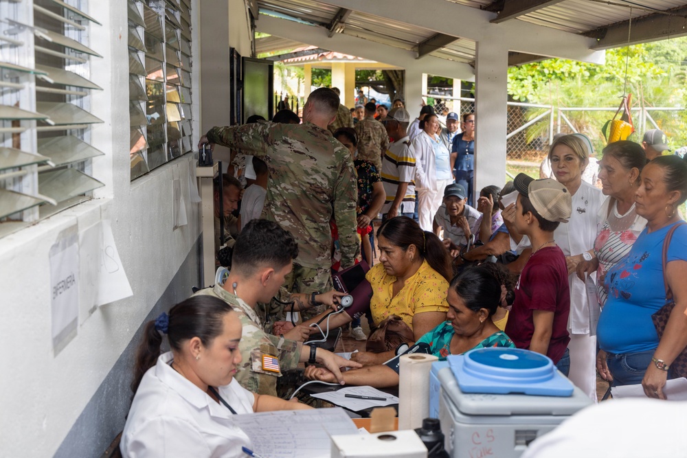 U.S. Service Members provide care to Azuero Panama in collaboration with Juntos por la Salud