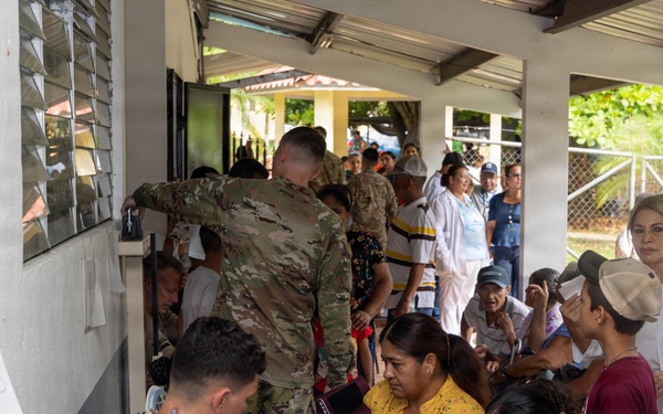 U.S. Service Members provide care to Azuero Panama in collaboration with Juntos por la Salud