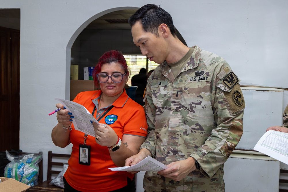 U.S. Service Members provide care to Azuero Panama in collaboration with Juntos por la Salud