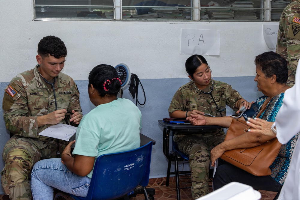 U.S. Service Members provide care to Azuero Panama in collaboration with Juntos por la Salud