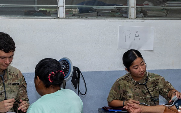 U.S. Service Members provide care to Azuero Panama in collaboration with Juntos por la Salud