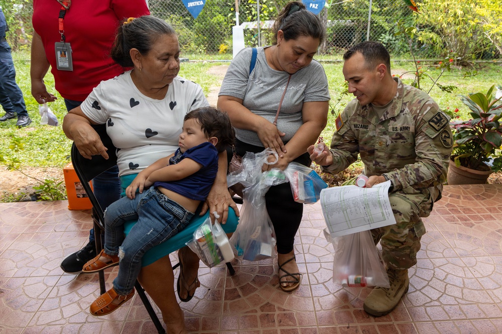U.S. Service Members provide care to Azuero Panama in collaboration with Juntos por la Salud