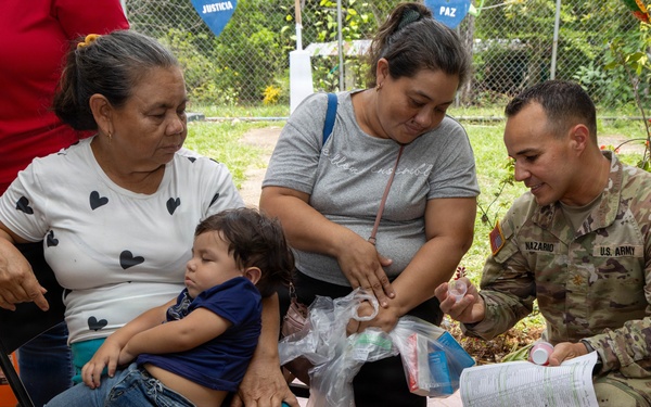 U.S. Service Members provide care to Azuero Panama in collaboration with Juntos por la Salud