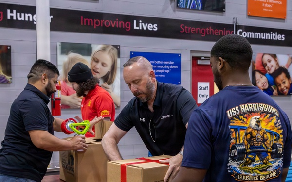 Sailors volunteer at Central Pennsylvania Food Bank during Harrisburg Navy Week