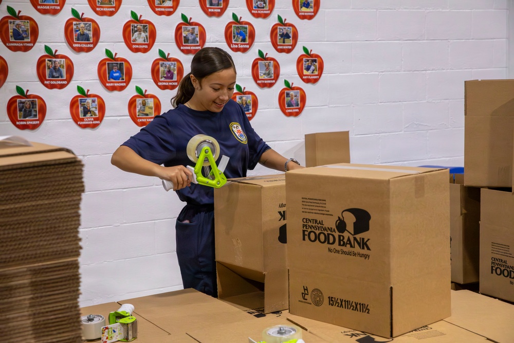 Sailors volunteer at Central Pennsylvania Food Bank during Harrisburg Navy Week