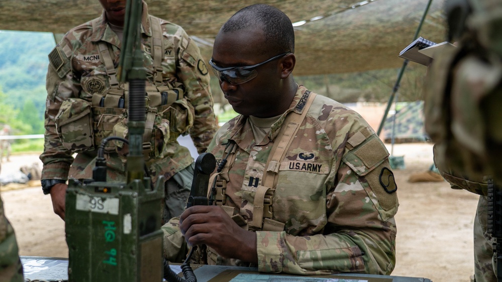 Soldiers Participate in Medical Lanes During E3B Testing