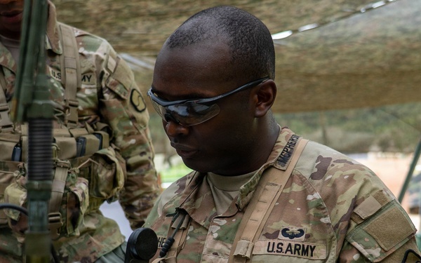 Soldiers Participate in Medical Lanes During E3B Testing