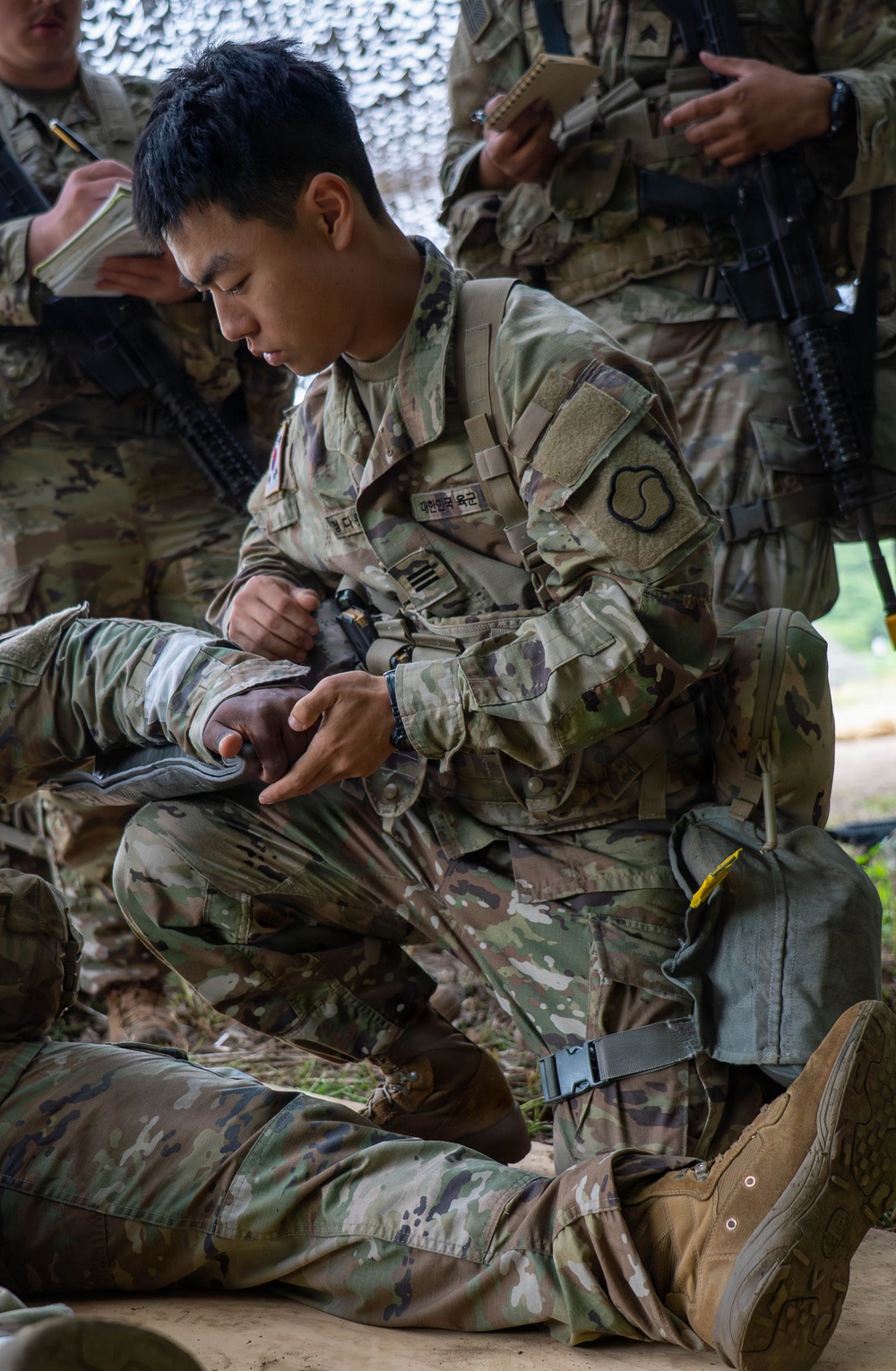 Soldiers Participate in Medical Lanes During E3B Testing