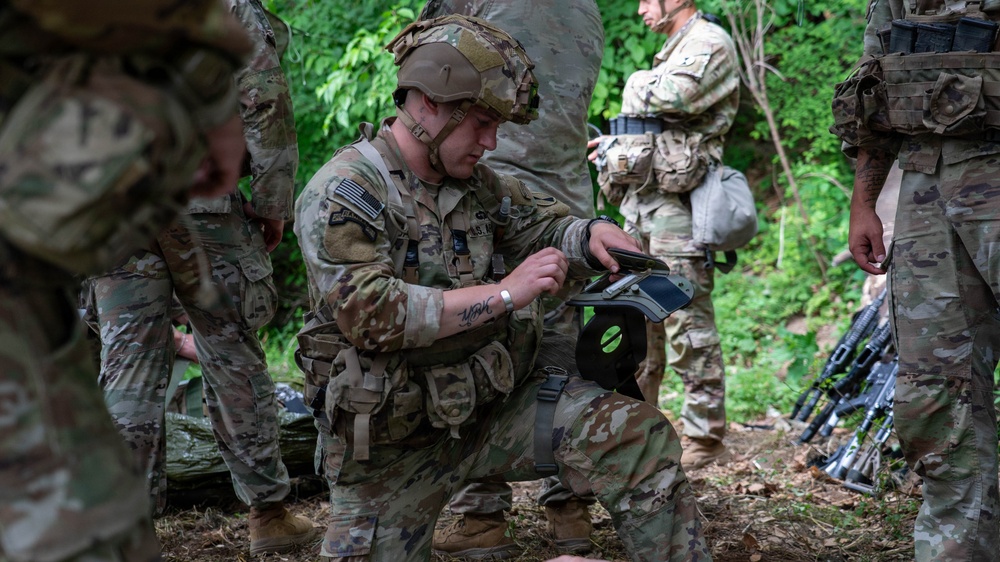 Soldiers Participate in Medical Lanes During E3B Testing