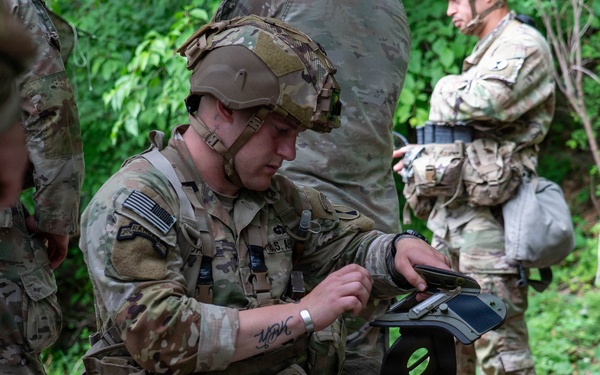 Soldiers Participate in Medical Lanes During E3B Testing