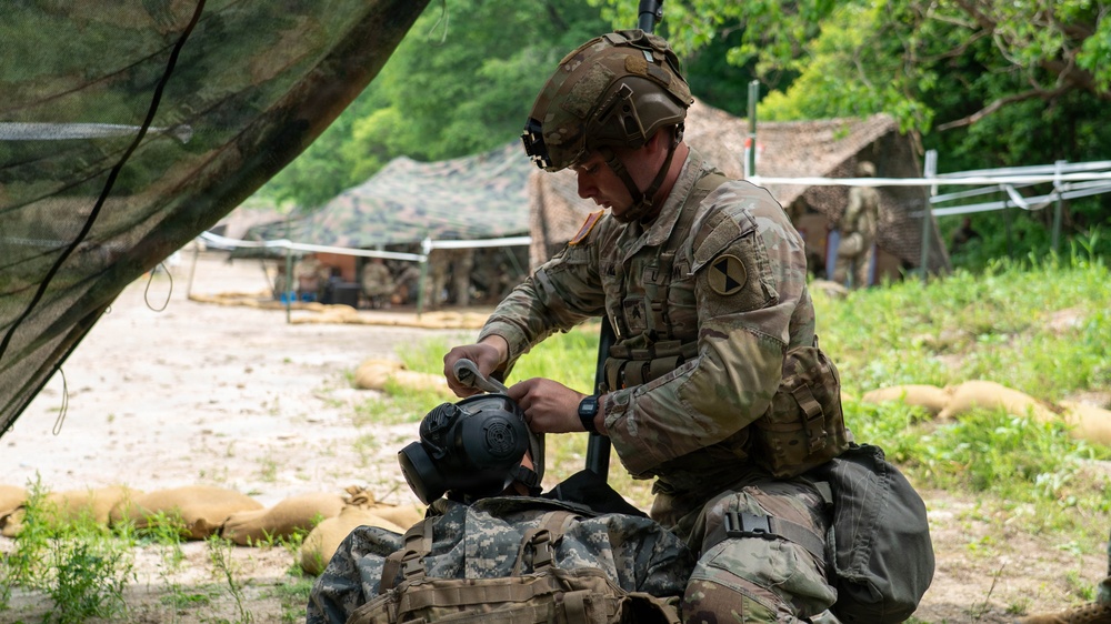 Soldiers Participate in Medical Lanes During E3B Testing