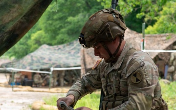 Soldiers Participate in Medical Lanes During E3B Testing