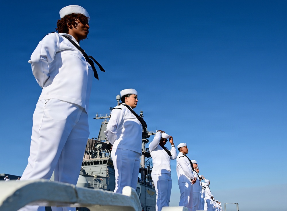 USS Essex Pulls in for LA Fleet Week