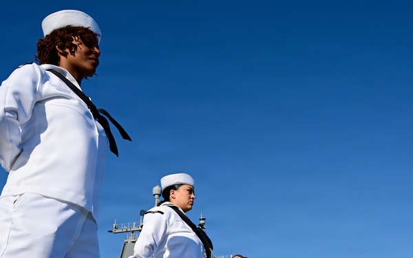 USS Essex Pulls in for LA Fleet Week