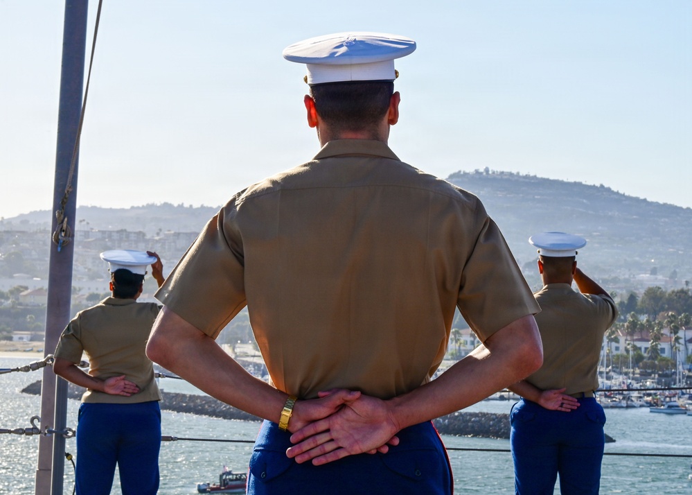 USS Essex Pulls in For LA Fleet Week