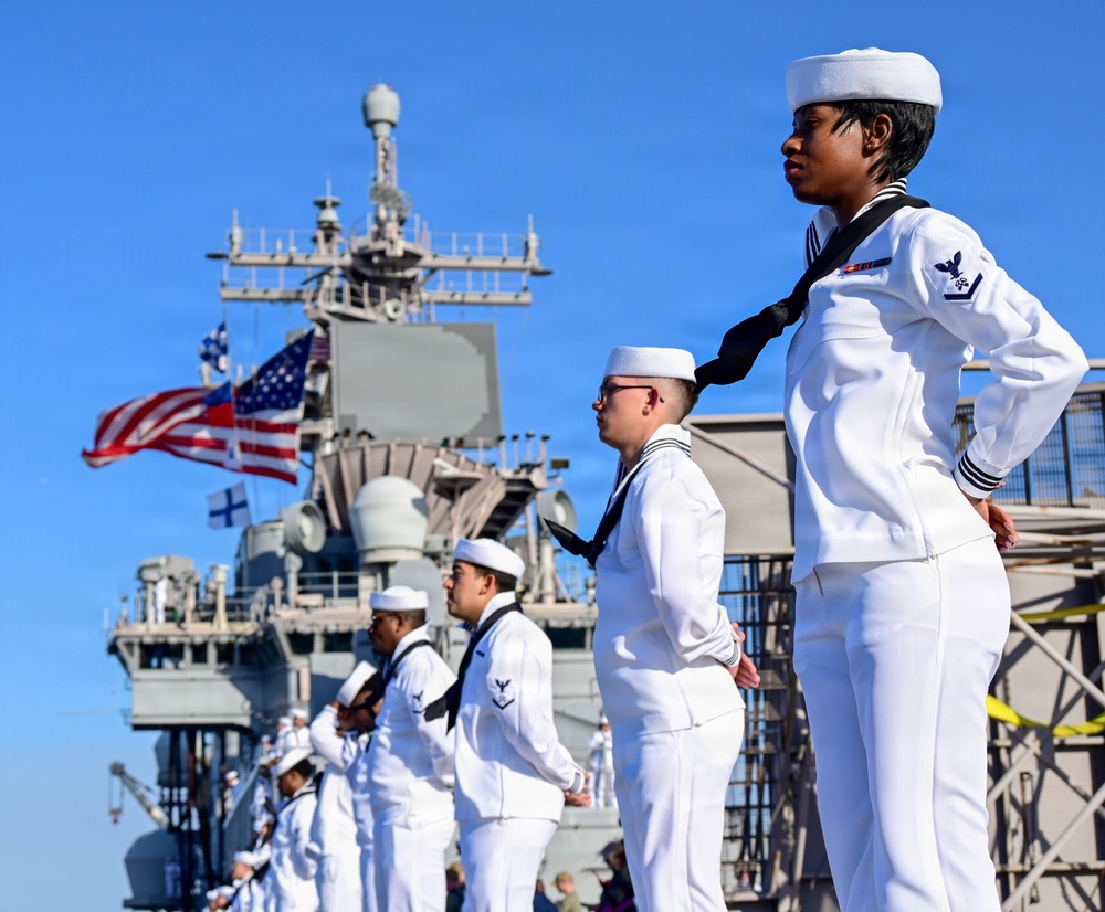 USS Essex Pulls in for LA Fleet Week