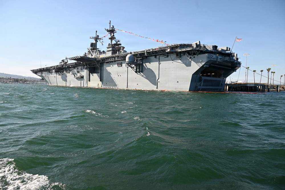 USS Essex visits Los Angeles