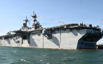 USS Essex visits Los Angeles