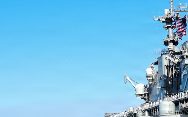 USCG Enforces Security Zone as USS Essex Arrives for LA Fleet Week