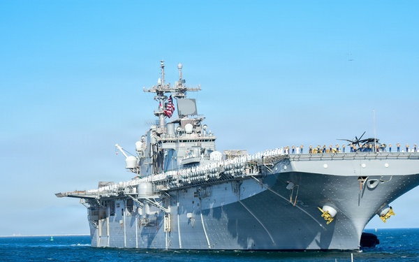 USCG Enforces Security Zone as USS Essex Arrives for LA Fleet Week