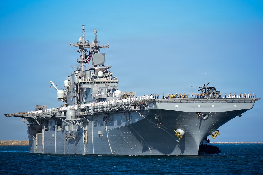 USS Essex Arrives in Los Angeles Port for Fleet Week