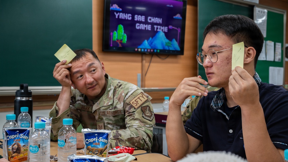 Osan Airmen tutor Taegwang High School students