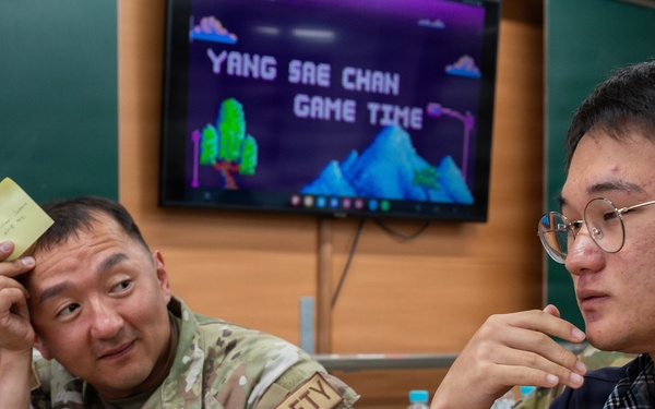 Osan Airmen tutor Taegwang High School students