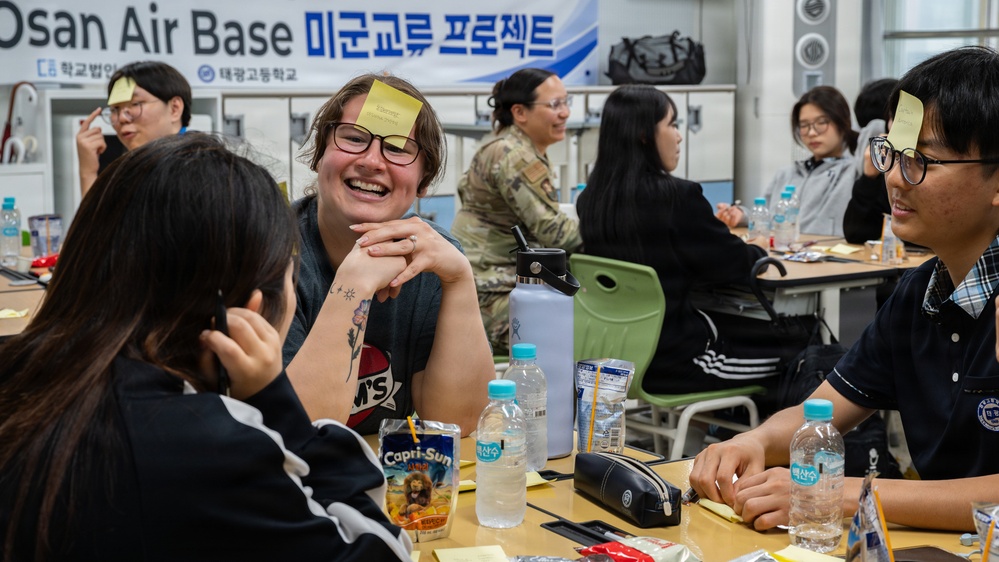 Osan Airmen tutor Taegwang High School students