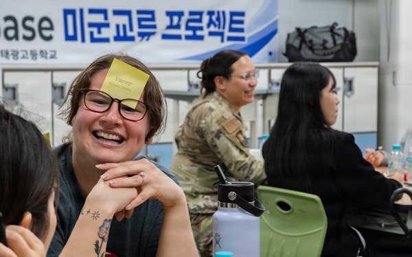 Osan Airmen tutor Taegwang High School students