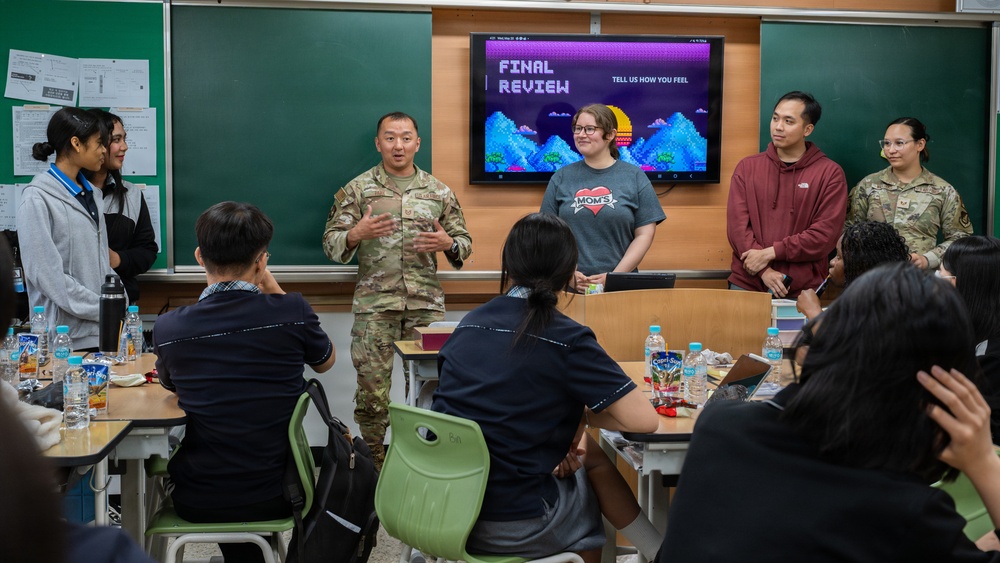 Osan Airmen tutor Taegwang High School students