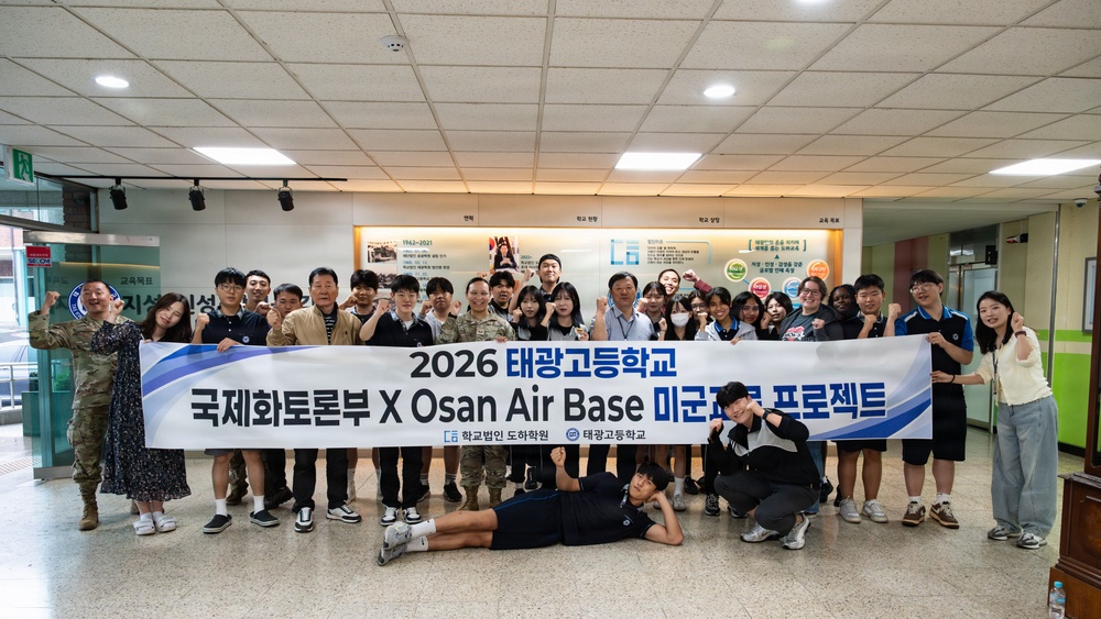 Osan Airmen tutor Taegwang High School students