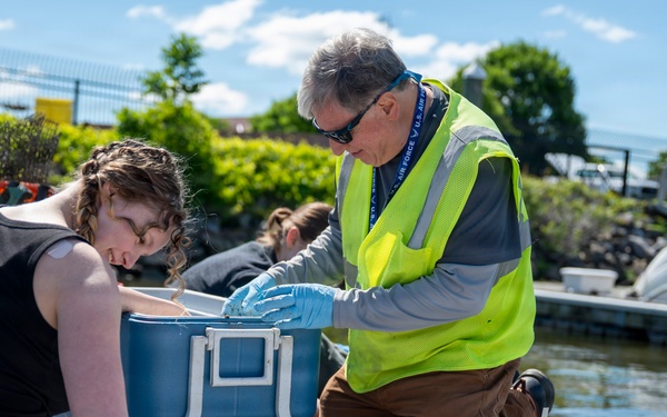 JBAB’s environmental team executes a freshwater mussel deployment in Potomac