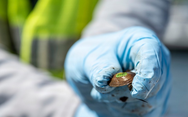 JBAB’s environmental team executes a freshwater mussel deployment in Potomac