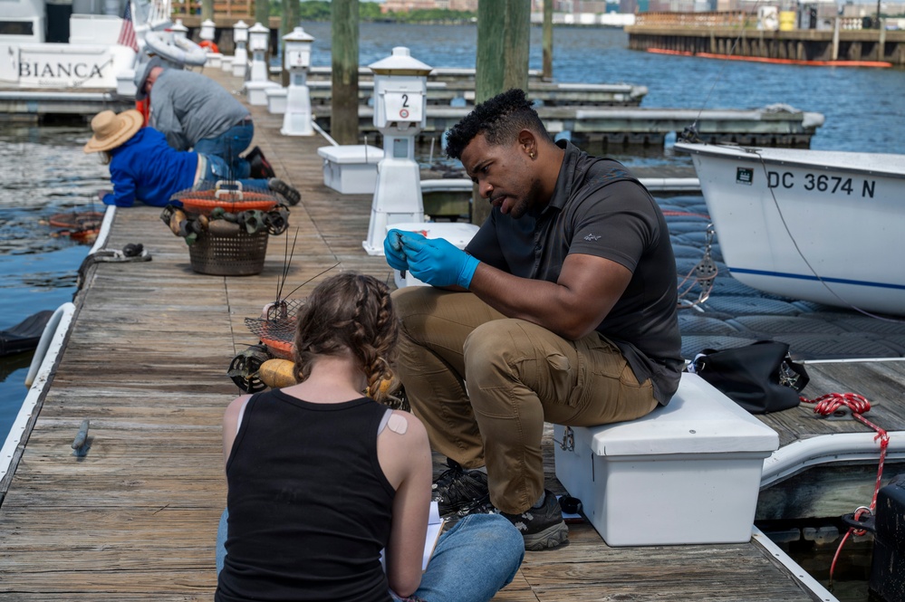 JBAB’s environmental team executes a freshwater mussel deployment in Potomac