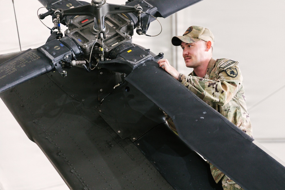 Colorado Army National Guardsmen maintain aircraft readiness during KFOR 36