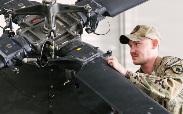 Colorado Army National Guardsmen maintain aircraft readiness during KFOR 36