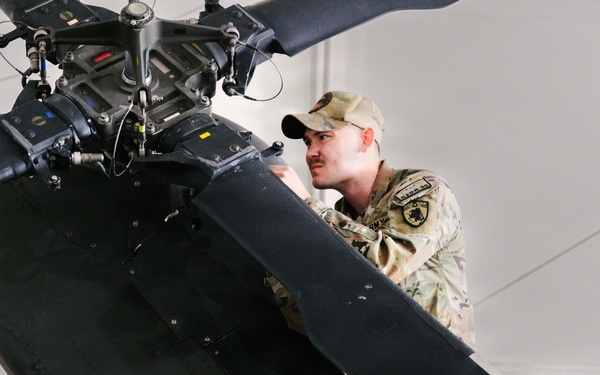 Colorado Army National Guardsmen maintain aircraft readiness during KFOR 36