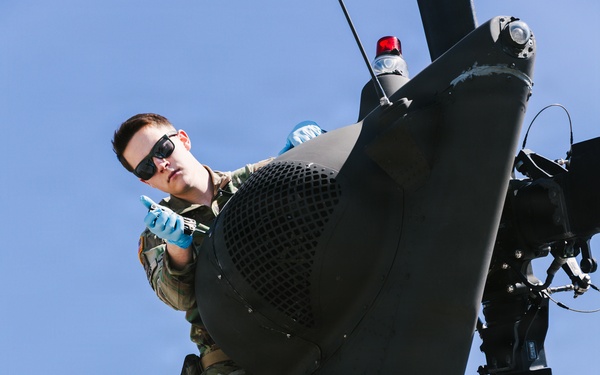 Colorado Army National Guardsmen maintain aircraft readiness during KFOR 36