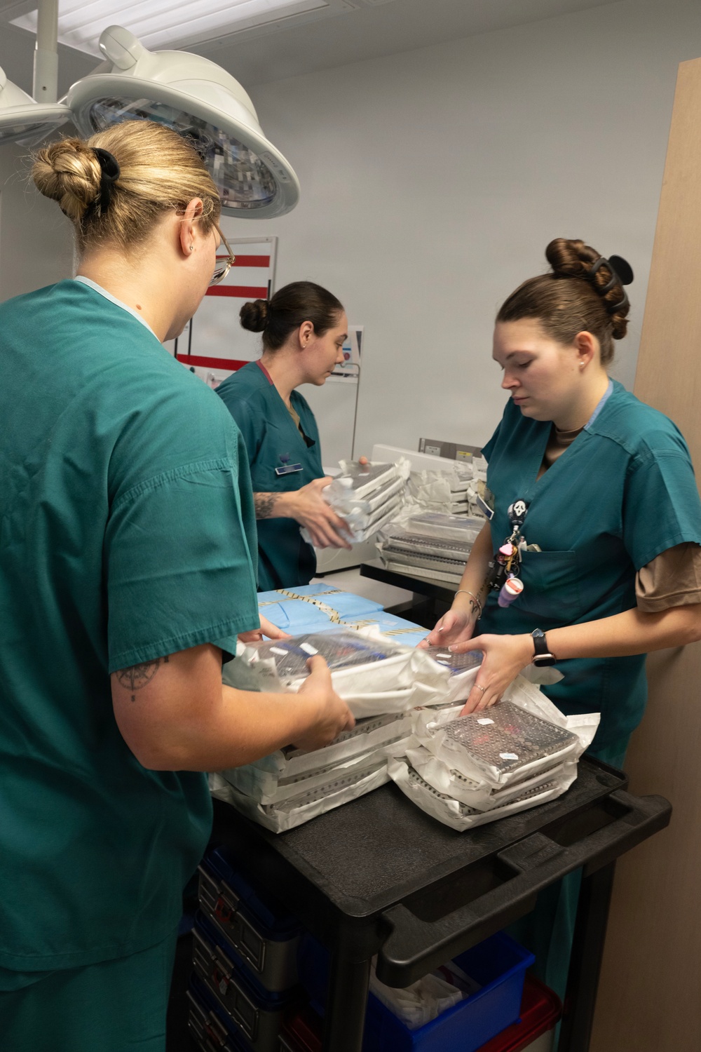 Military medical professionals operate without power