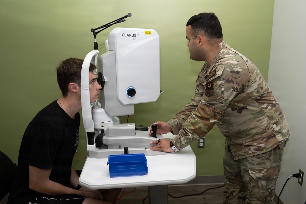 Military medical professionals operate without power