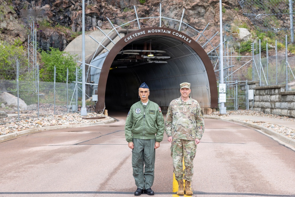 General Guillot hosts Chief of Staff of the Argentina Air Force