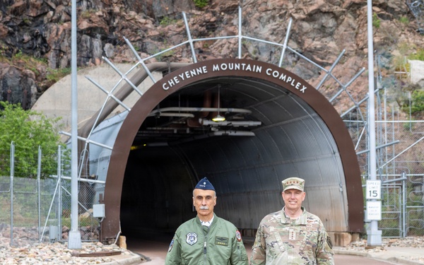 General Guillot hosts Chief of Staff of the Argentina Air Force