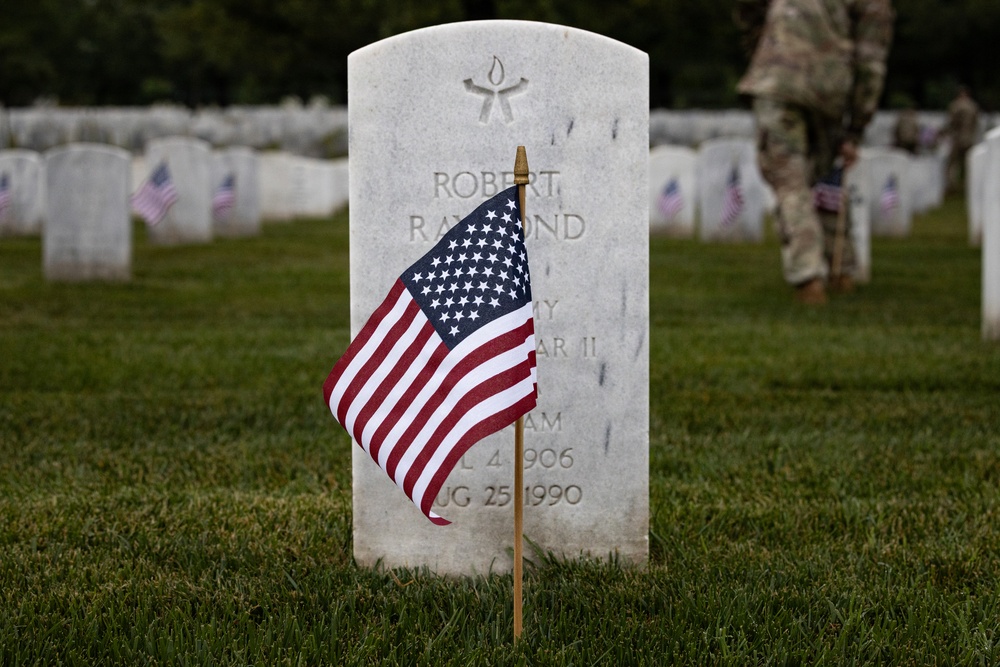 The Old Guard participates in &amp;quot;Flags In&amp;quot; to Remember the Fallen