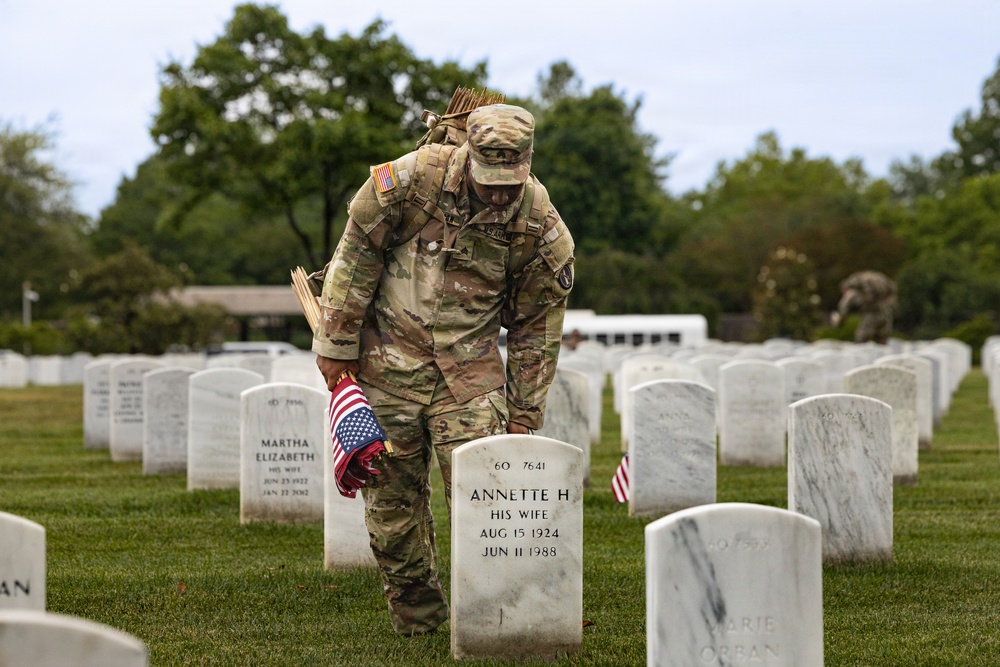 The Old Guard participates in &amp;quot;Flags In&amp;quot; to Remember the Fallen
