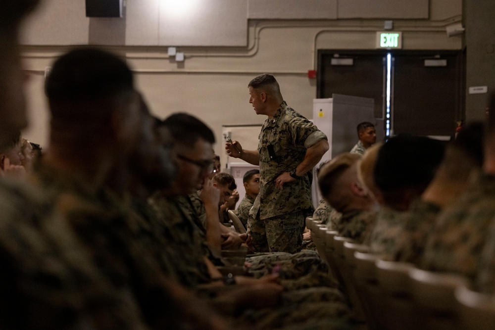 1st MARDIV Assistant Division Commander hosts leadership brief