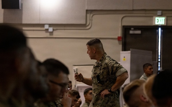 1st MARDIV Assistant Division Commander hosts leadership brief