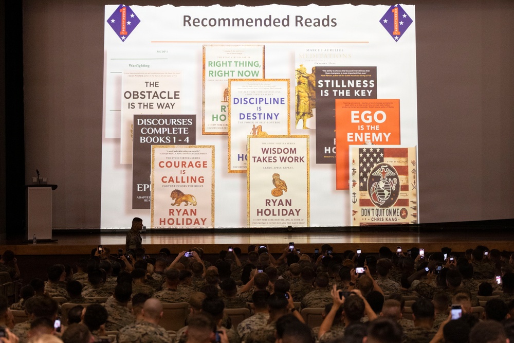 1st MARDIV Assistant Division Commander hosts leadership brief