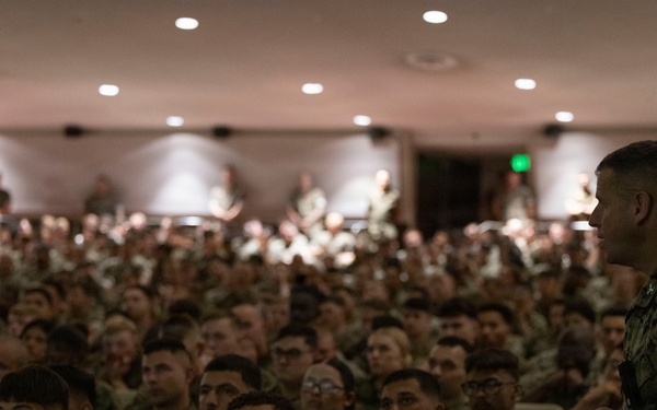 1st MARDIV Assistant Division Commander hosts leadership brief