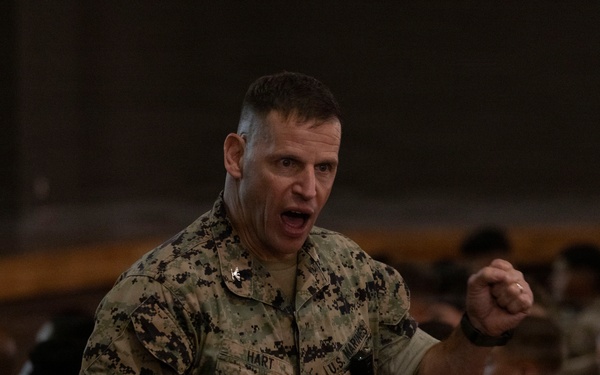 1st MARDIV Assistant Division Commander hosts leadership brief