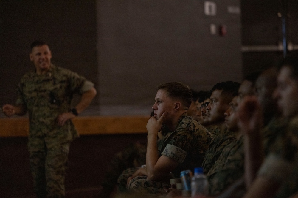1st MARDIV Assistant Division Commander hosts leadership brief